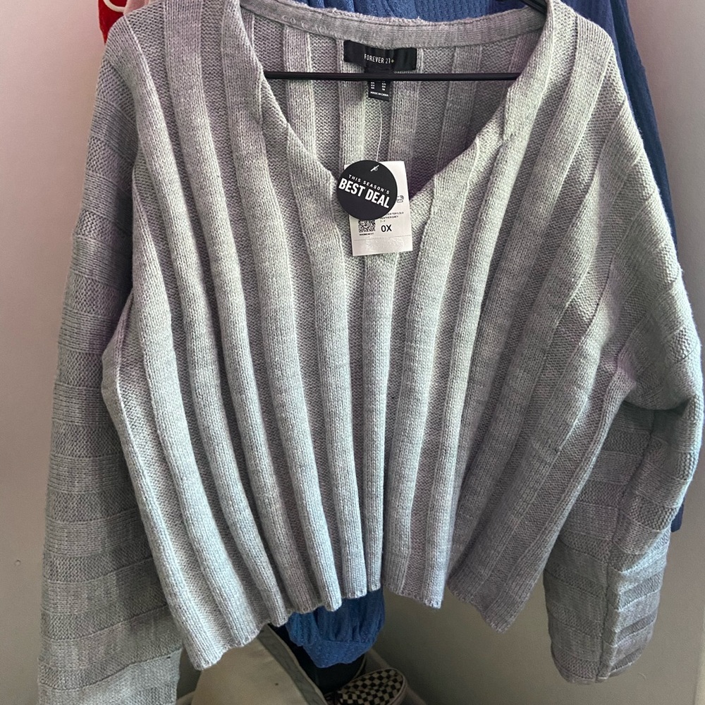 Forever 21 grey cropped sweater with tags